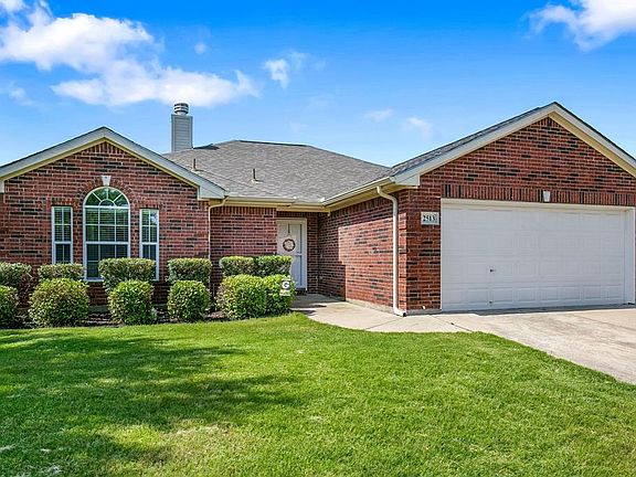 2nd image of 2513 Emerald Ln
