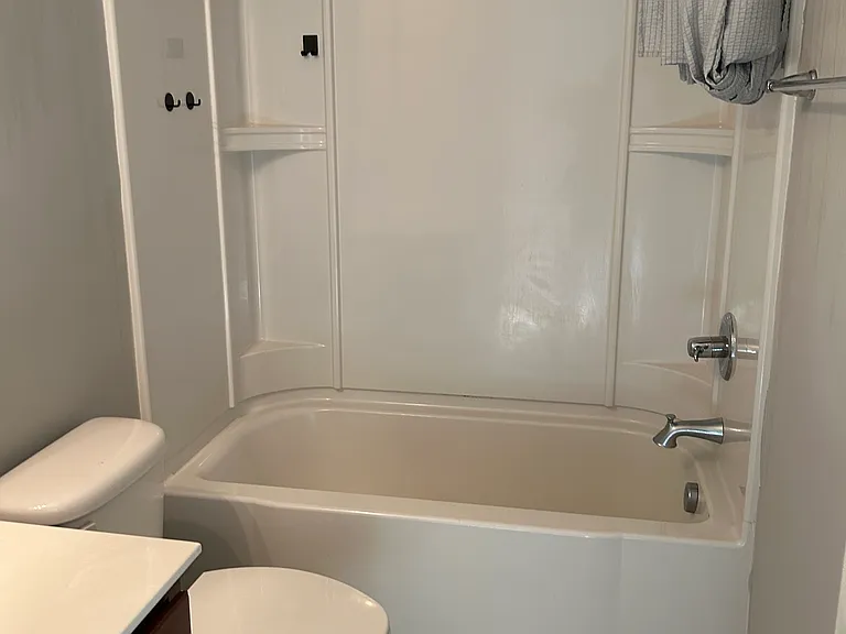 529 Finnegan Ln — Photo 11