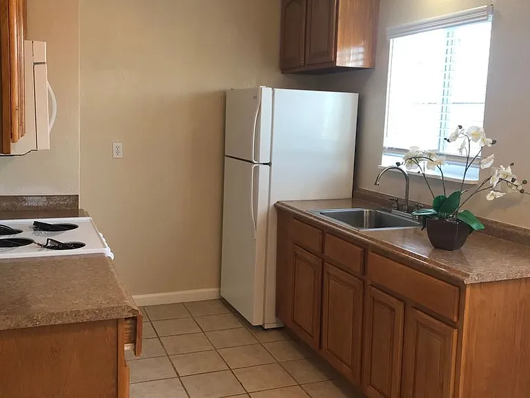 925 Pomeroy Ave — Photo 3
