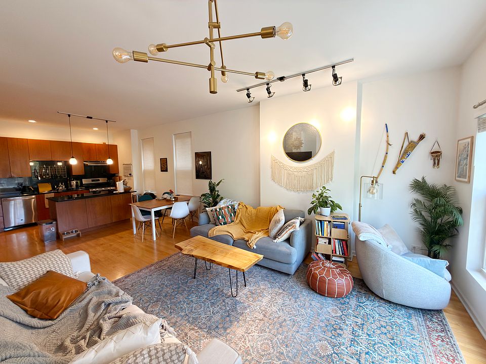 1st image of 1409 N Wicker Park Ave #2F