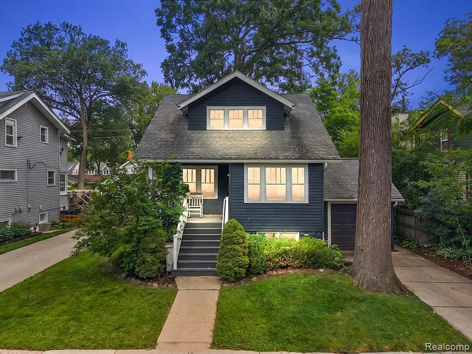 529 Hawthorn Ave