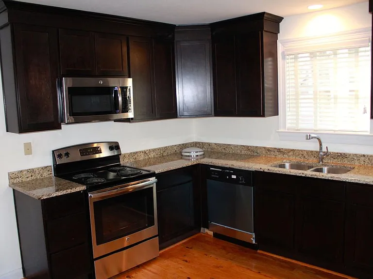 948 Harrington Ave — Photo 6