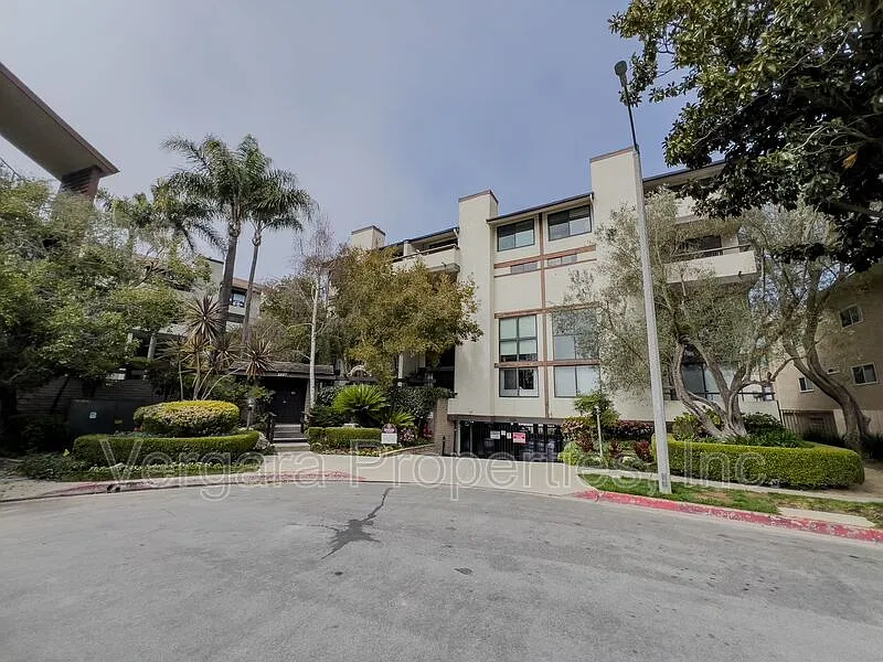 2 bed, 2.0 bath, 1300 sqft, $3,550 — Photo 3