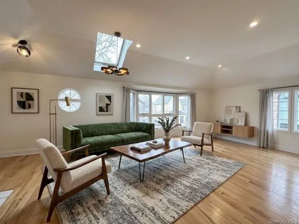 3519 215th St Floor 2, Bayside, NY 11361
