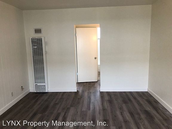 3rd image of 1035 Cliff Dr APT 4
