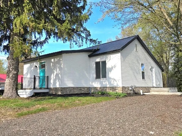 130 N 10th St, Edmore, MI 48829