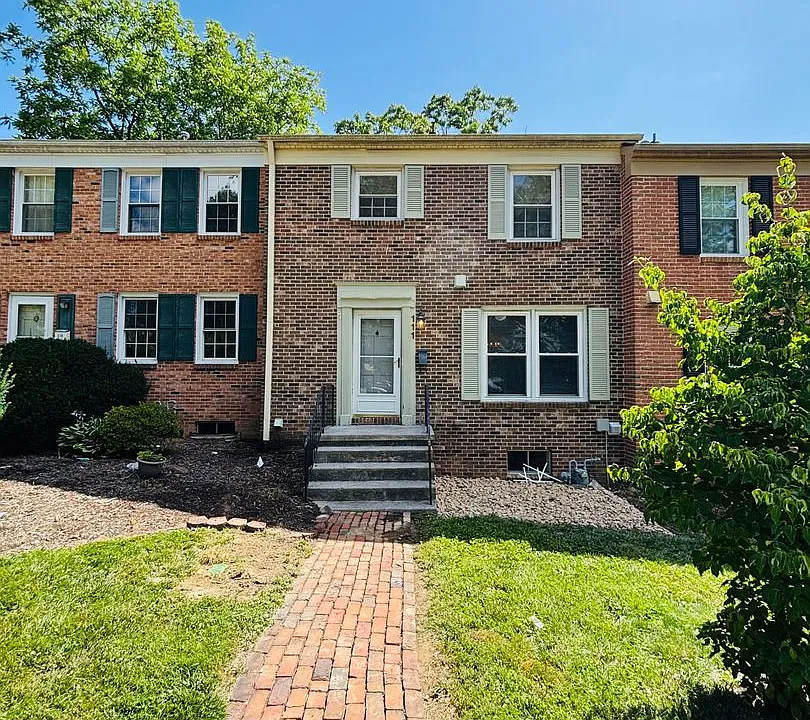 111 Canterbury Ct