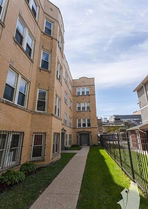 1st image of 1931 W Crystal St #2A5