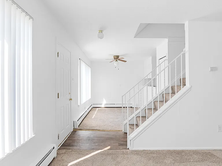 Dearborn Club Apartments — Photo 8