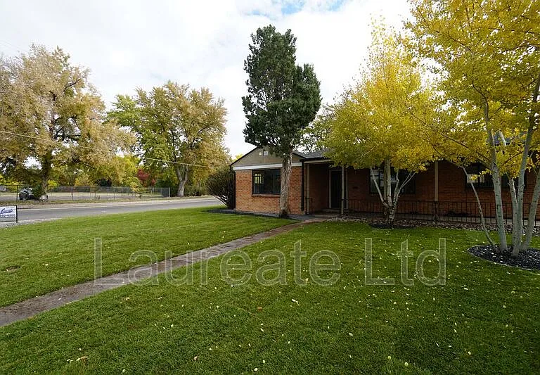 2880 N Harrison St — Photo 1