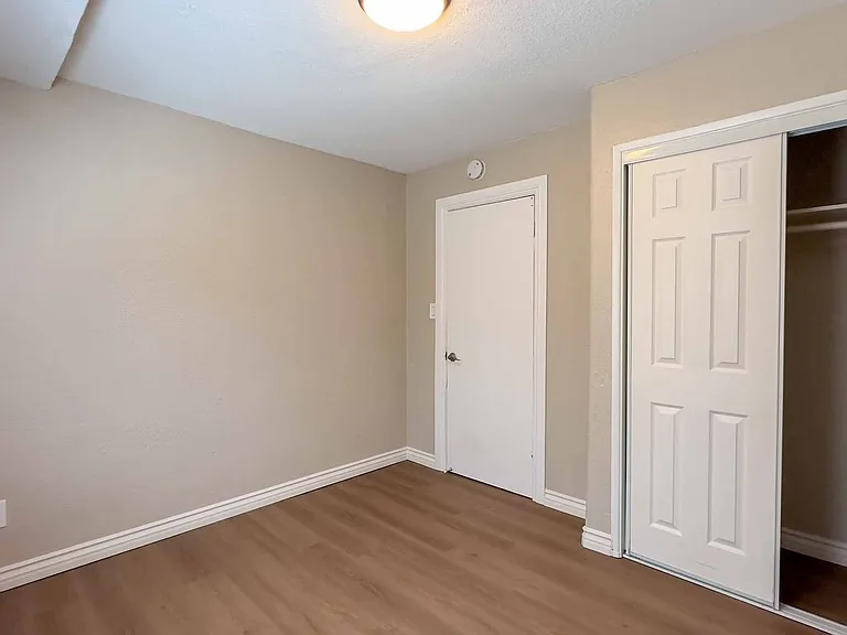 9922-9934 Buena Vista Dr — Photo 10