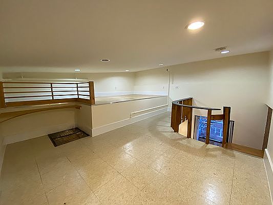 4th image of 319 W 30th St APT D3