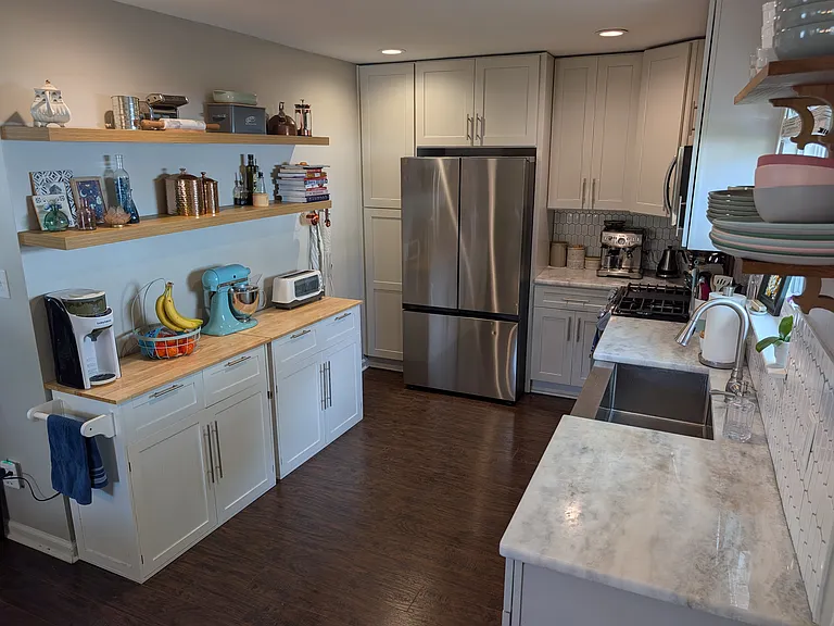 422 Katonah Ave — Photo 2