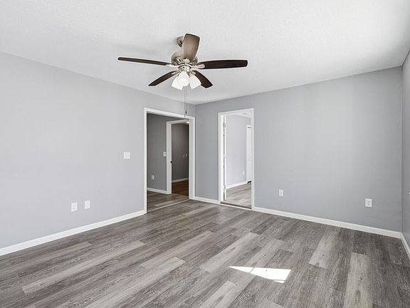 3rd image of 410 Oakland Cir NW