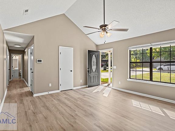 5th image of 662 Windhaven Dr