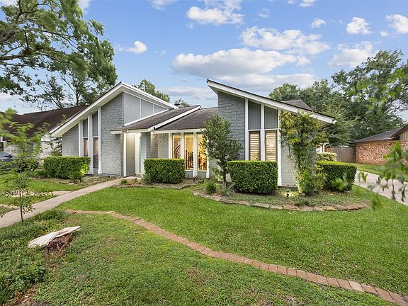 3rd image of 2938 Brookdale Dr