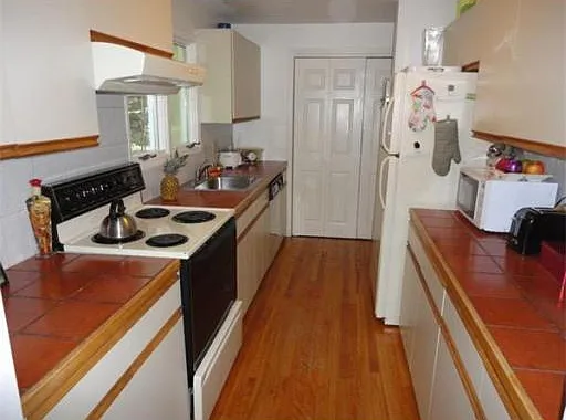 3 bed, 2.5 bath, 2080 sqft, $3,400 — Photo 4