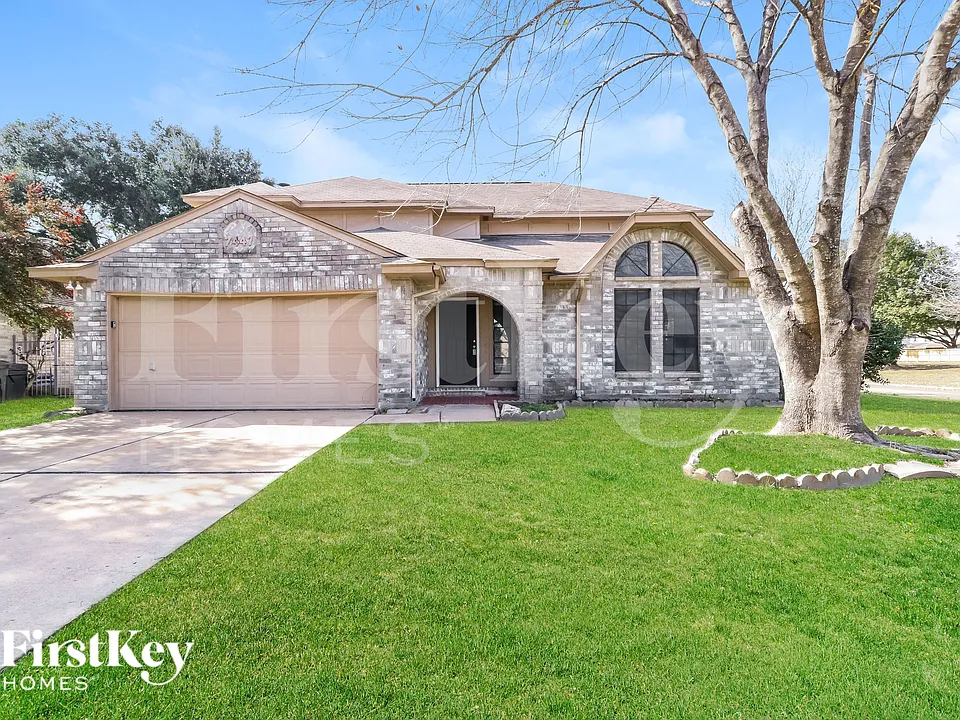 7447 Woodland West Dr