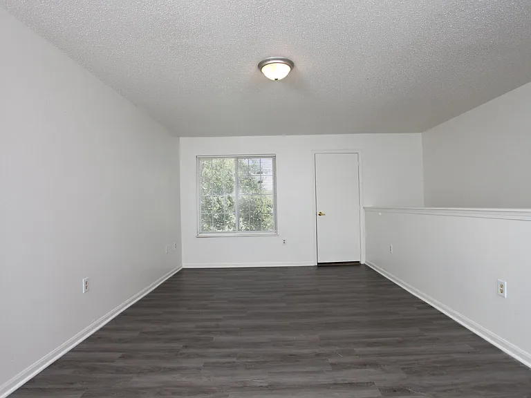 Rockridge Apartments — Photo 14