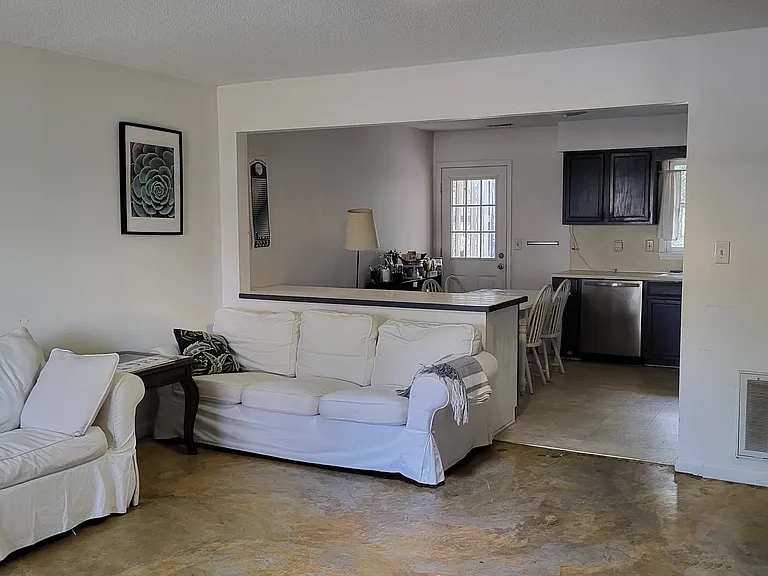 108 Pleasant Dr #B — Photo 3