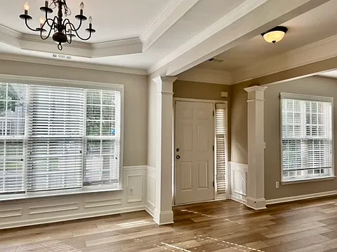 4 bed, 2.5 bath, 2233 sqft, $2,190 — Photo 2