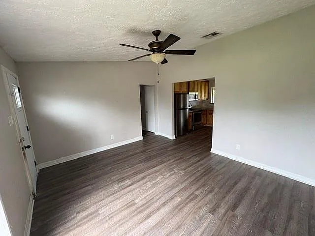 4 bed, 2.0 bath, 1235 sqft, $2,100 — Photo 2