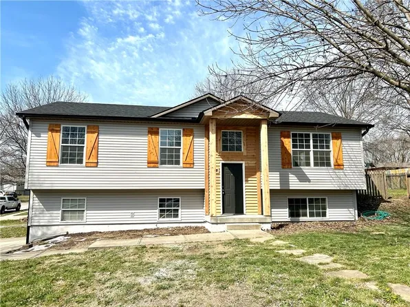 1705 SE Piccadilly St, Blue Springs, MO 64014