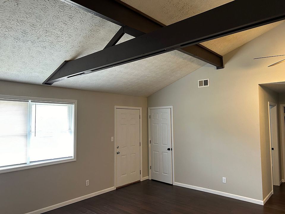 1st image of 105 S Elm St #3