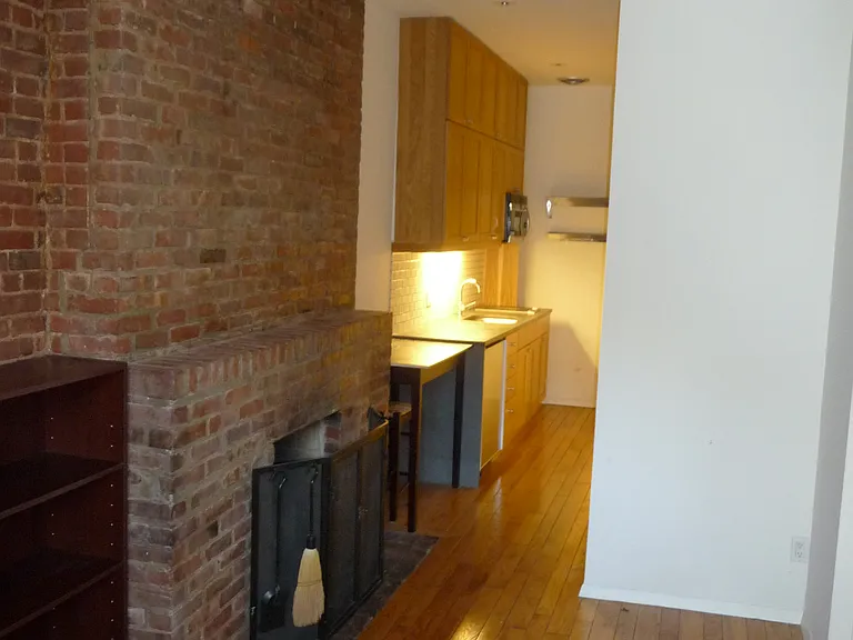 72 1/2 Irving Pl #7 — Photo 7