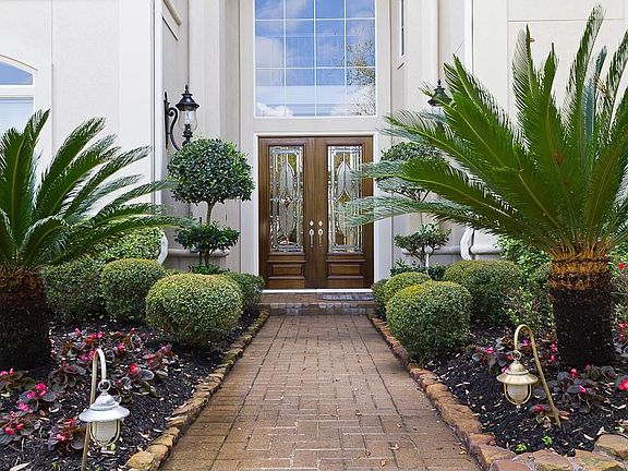 3rd image of 46 Old Windsor Way
