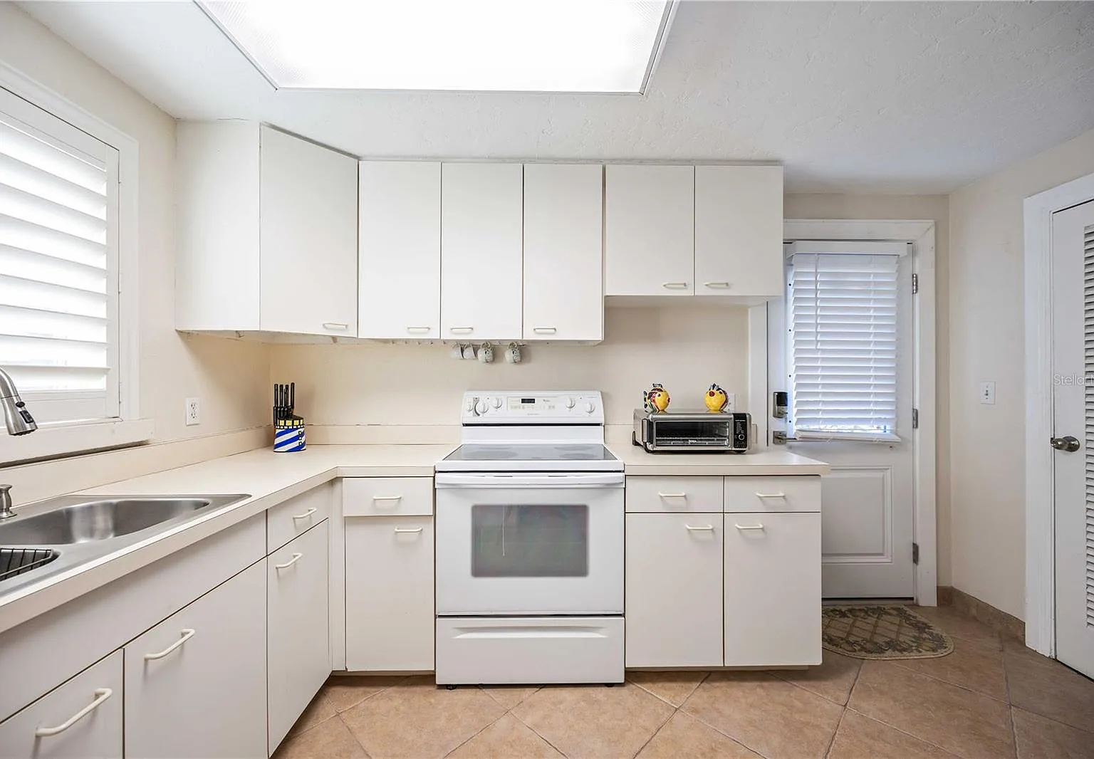 51 W Bay Heights Rd — Photo 4