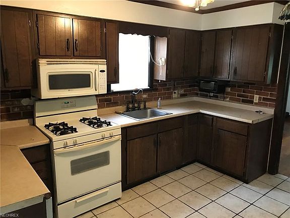 2nd image of 28 Erskine Ave