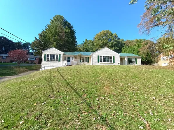 230 Terrace Ln, Galax, VA 24333