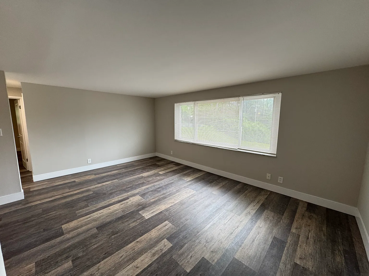 721 Lepere Ave E — Photo 2