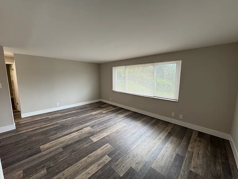 721 Lepere Ave #F — Photo 2