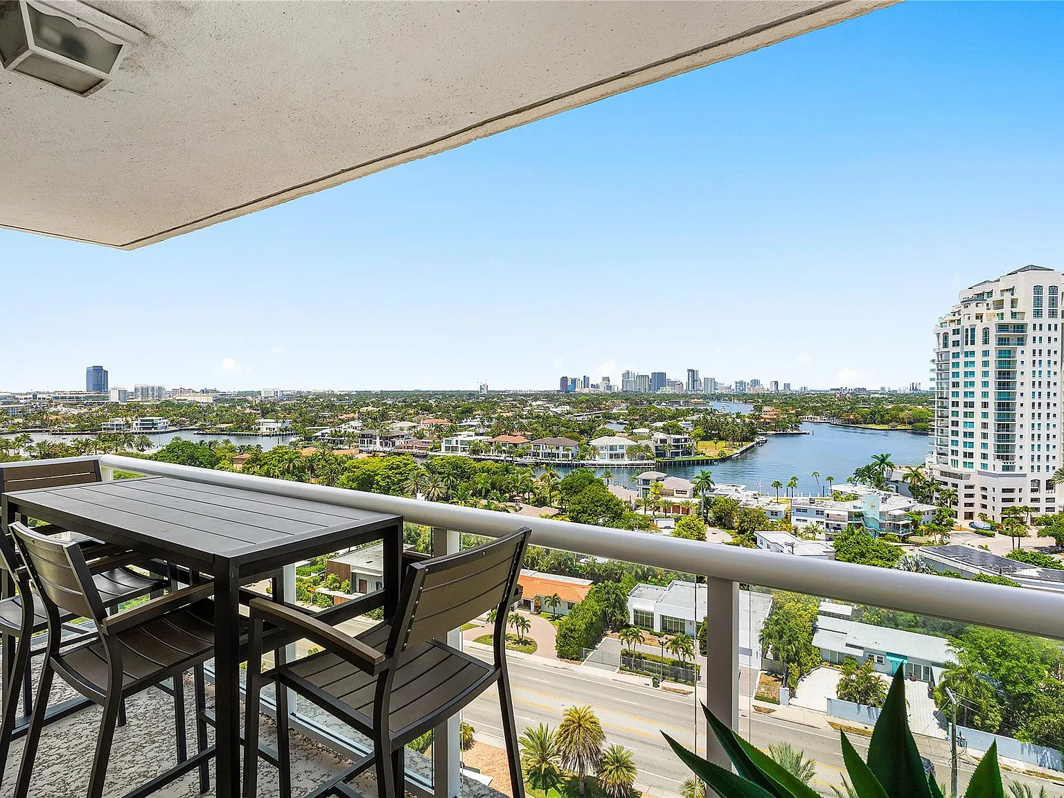 2 bed, 2.0 bath, 1609 sqft, $7,000 — Photo 4