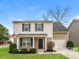 8318 Four Sisters Ln, Charlotte, NC 28215