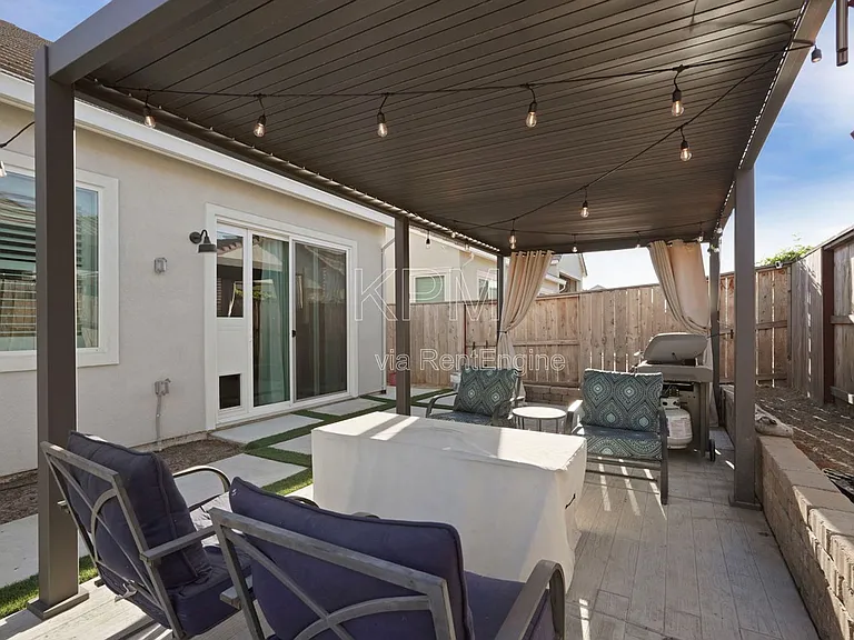 2933 Valencia St — Photo 46