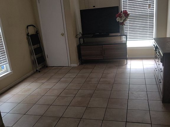 4th image of 35 Crofton Dr
