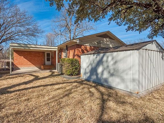 5th image of 2476 Highwood Dr