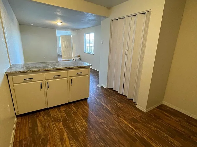 2105 Magoffin Ave — Photo 6