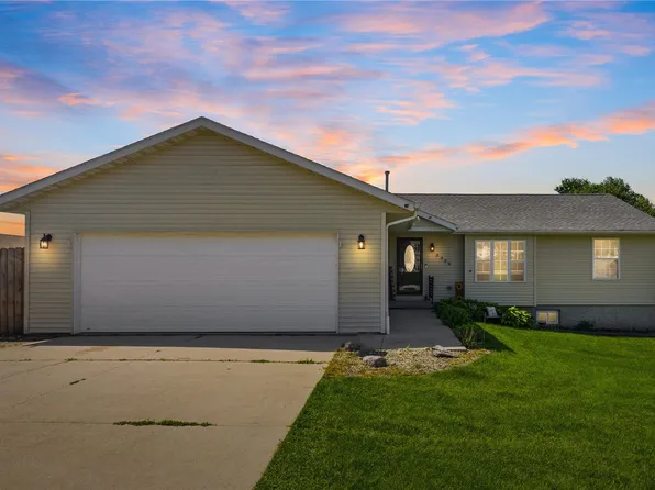 2000 Highland Rd, Ely, IA 52227