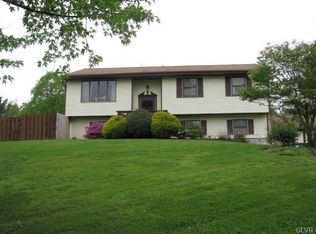 6773 Lower Ct, Slatington, PA 18080