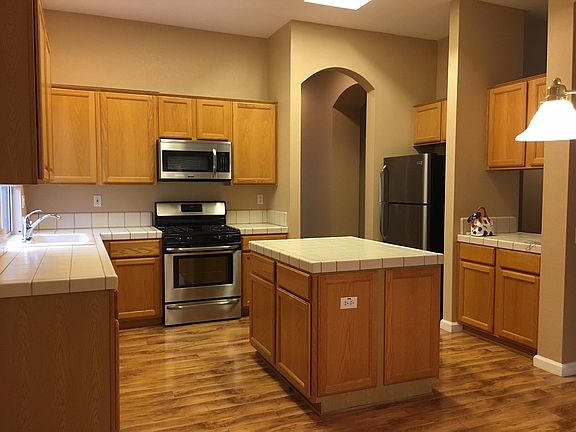 4th image of 332 Station Ct