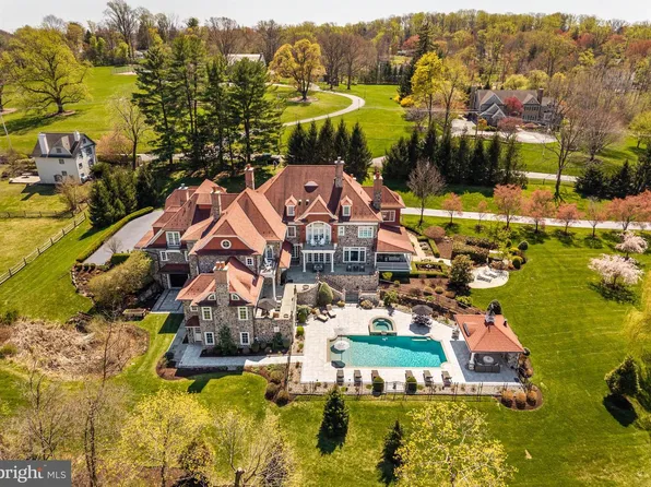 1075 S Leopard Rd, Berwyn, PA 19312