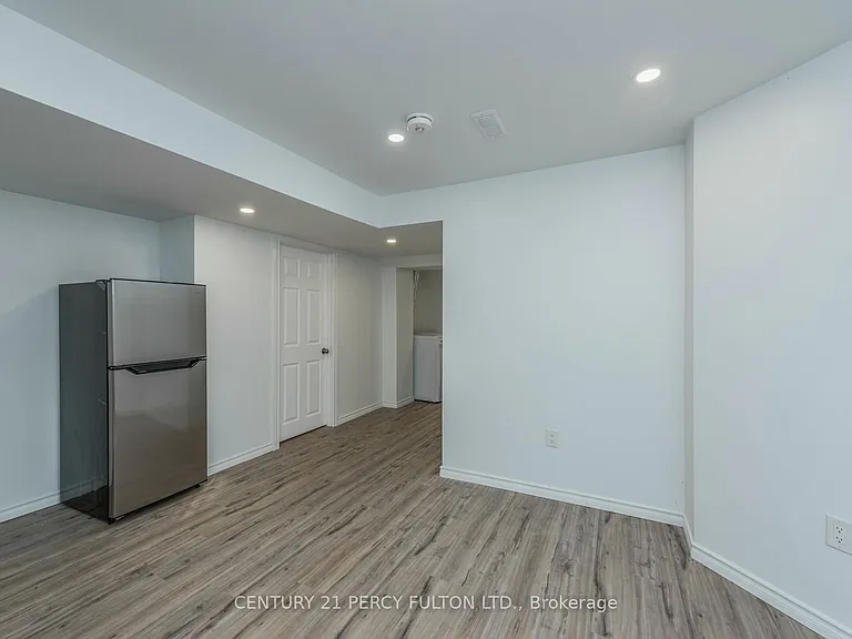 1 Cragg Cres #BASEMENT — Photo 9