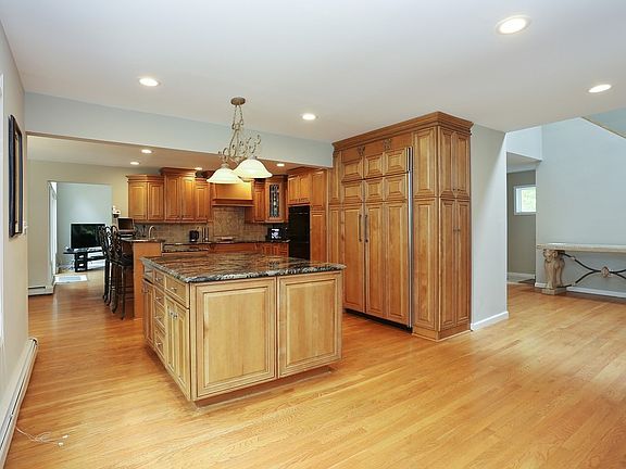 3rd image of 3143 Moss Ln