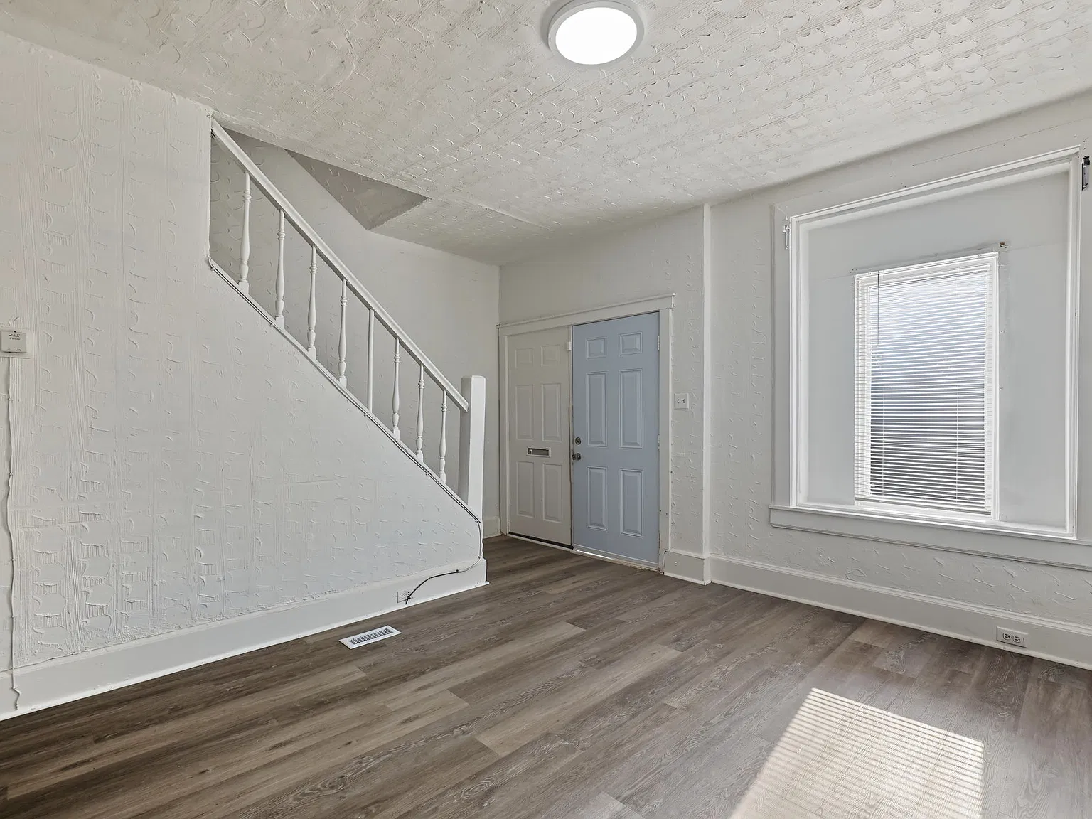 3 bed, 1.5 bath, 1700 sqft, $1,600 — Photo 3