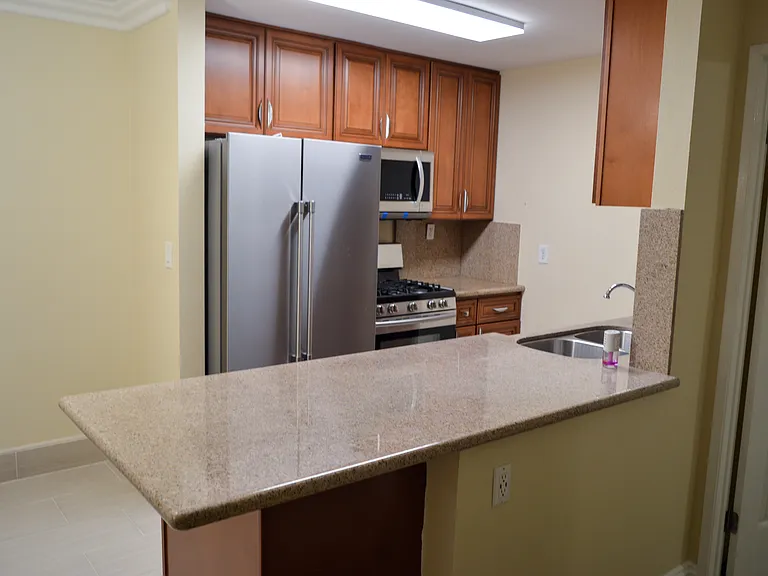 1726 Winona Blvd #105 — Photo 6
