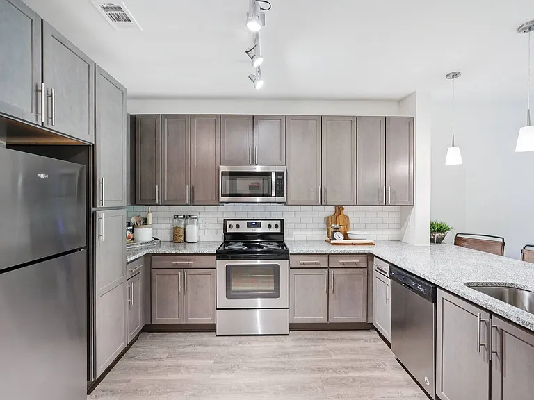 The Kirkwood Apartments at Edgewood — Photo 2